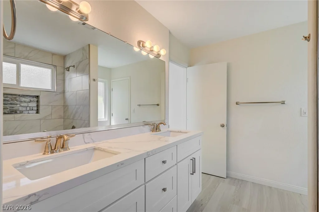 7313 Silver Ridge, Las Vegas, NV 89128