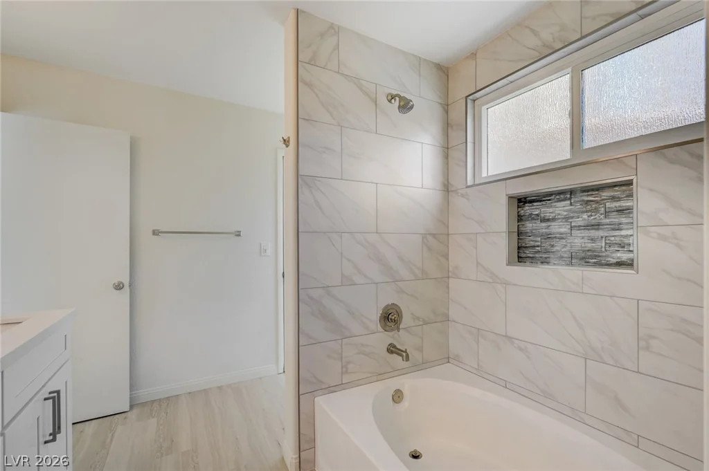 7313 Silver Ridge, Las Vegas, NV 89128