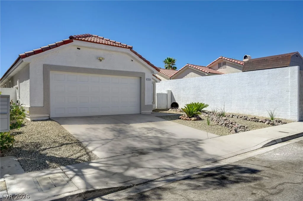 7313 Silver Ridge, Las Vegas, NV 89128
