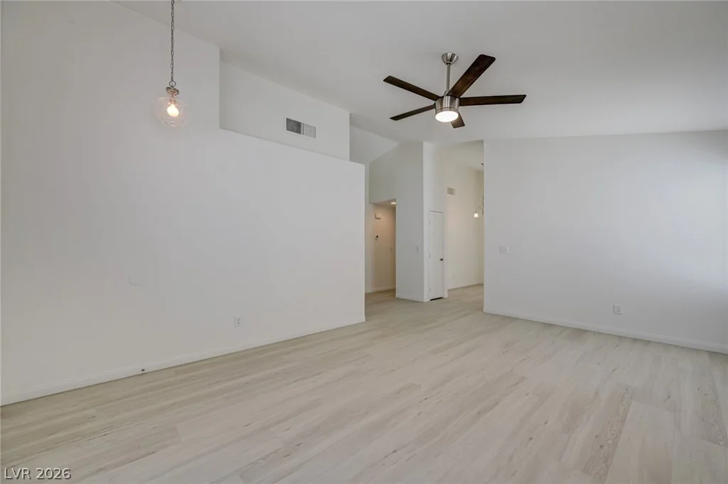 7313 Silver Ridge, Las Vegas, NV 89128