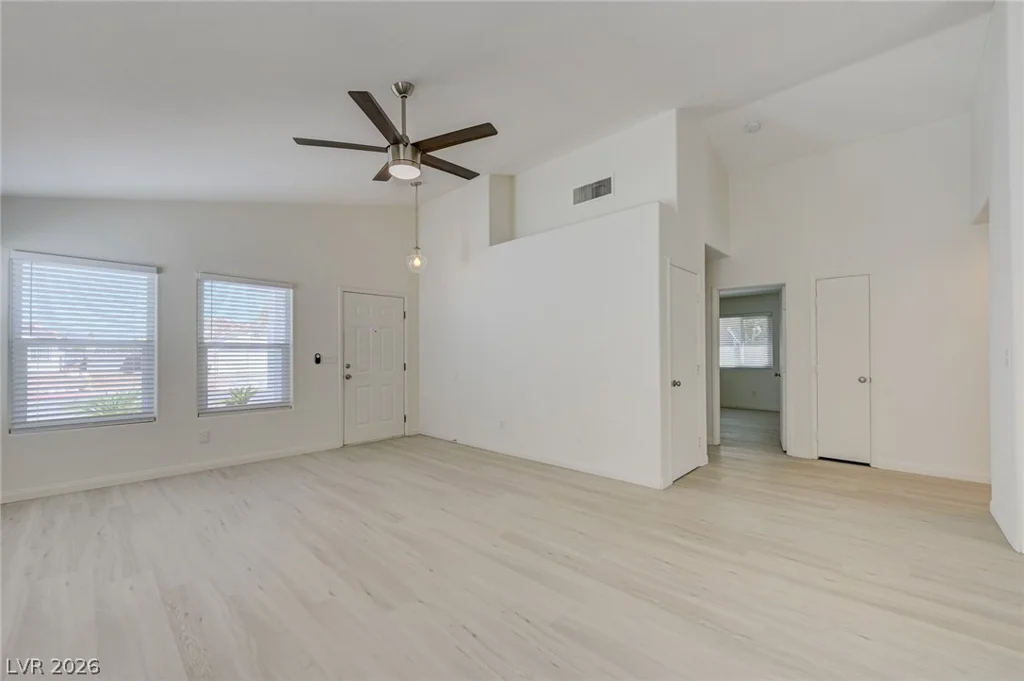 7313 Silver Ridge, Las Vegas, NV 89128