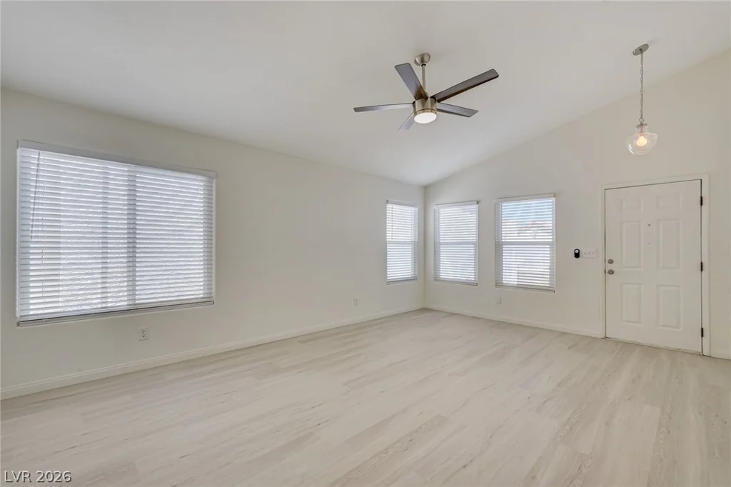 7313 Silver Ridge, Las Vegas, NV 89128