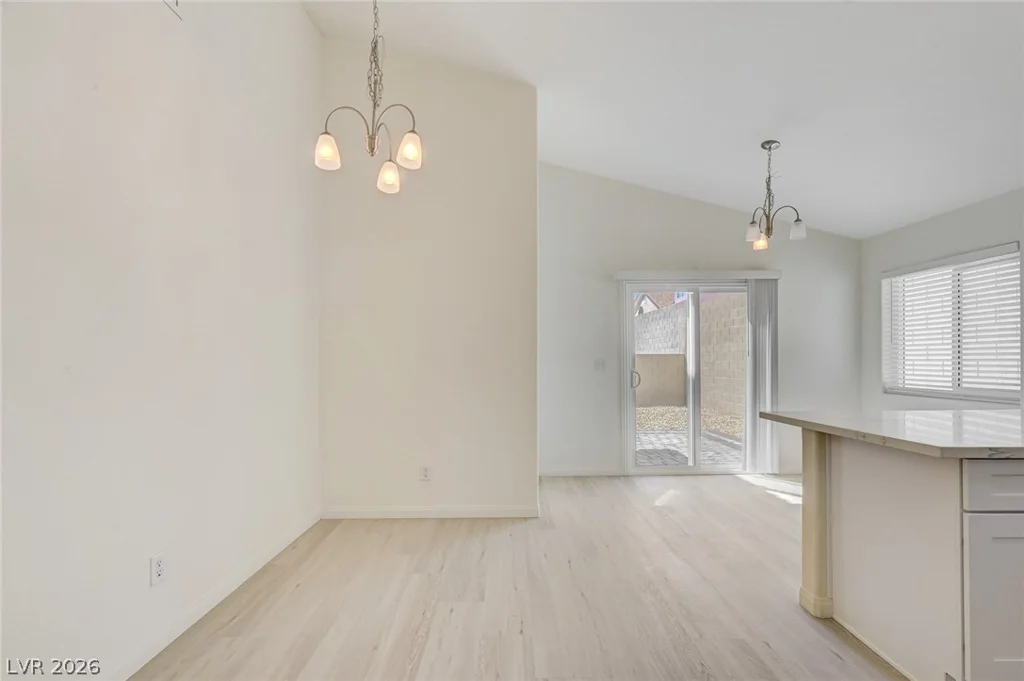 7313 Silver Ridge, Las Vegas, NV 89128