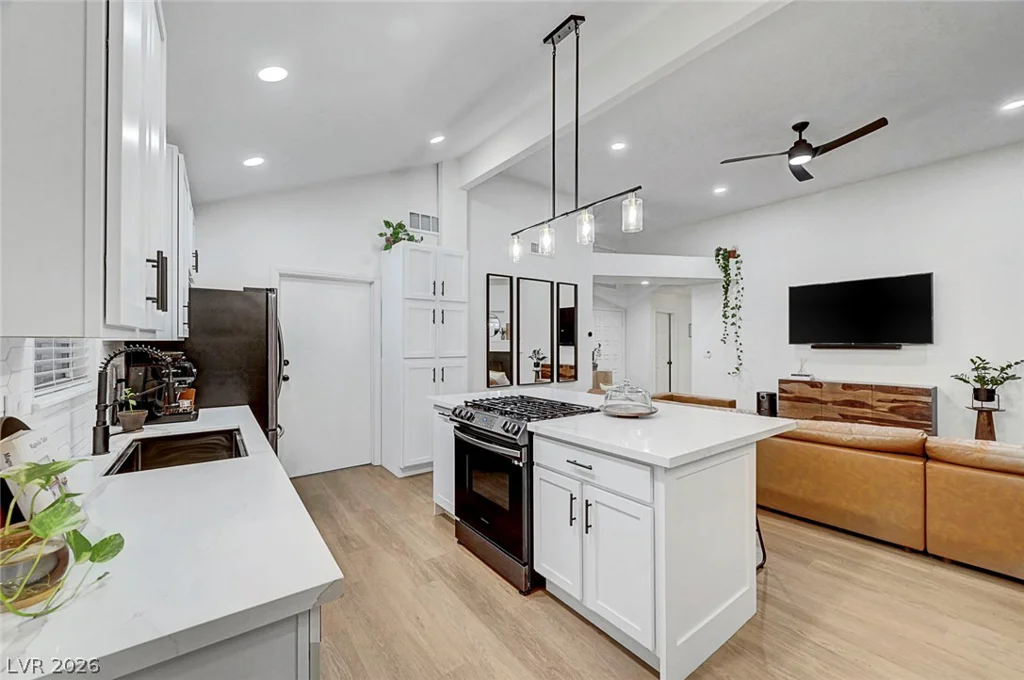 58 Pleasant Dale, Henderson, NV 89074