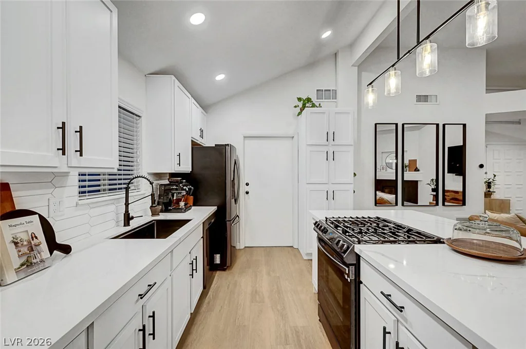 58 Pleasant Dale, Henderson, NV 89074