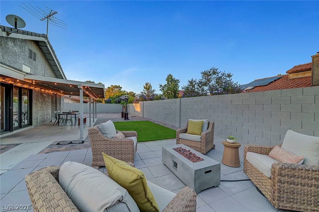 58 Pleasant Dale, Henderson, NV 89074