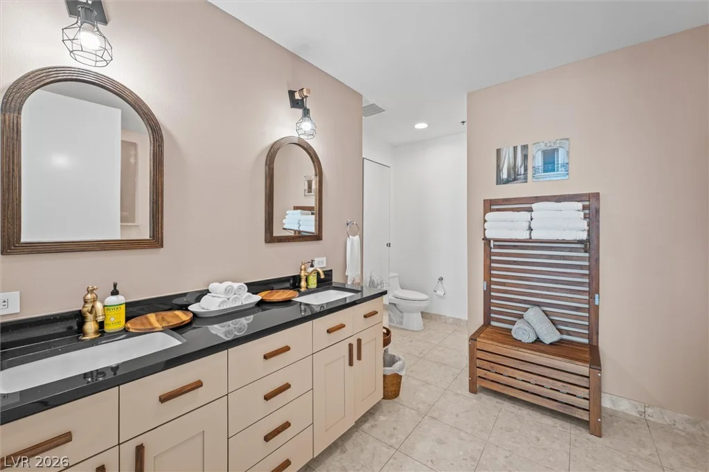 4525 Dean Martin, Las Vegas, NV 89103