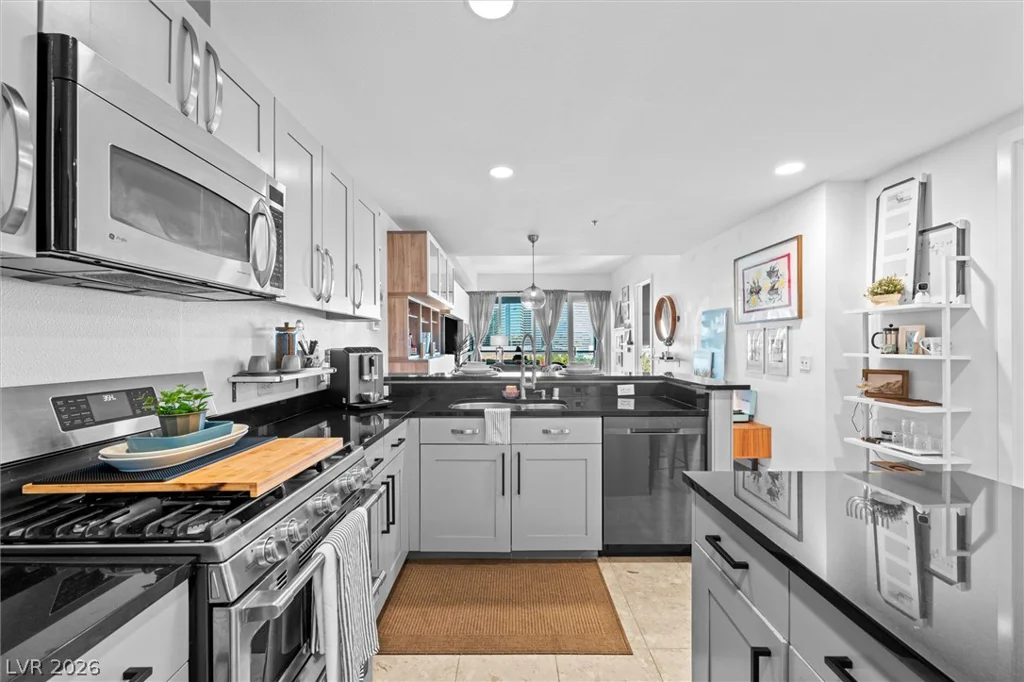 4525 Dean Martin, Las Vegas, NV 89103