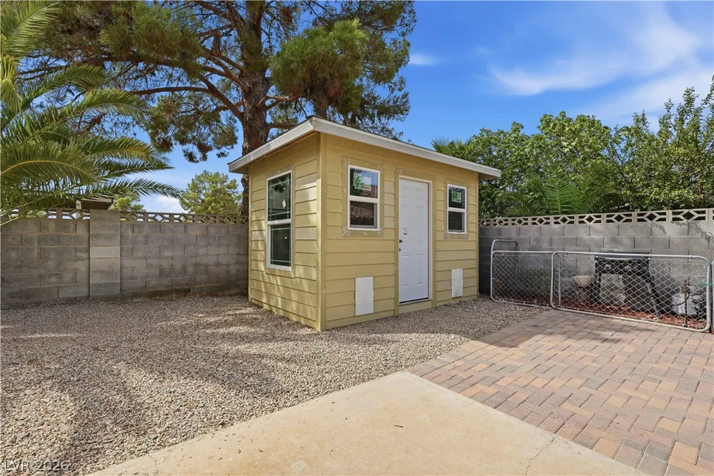 6436 Beechcrest, Las Vegas, NV 89108