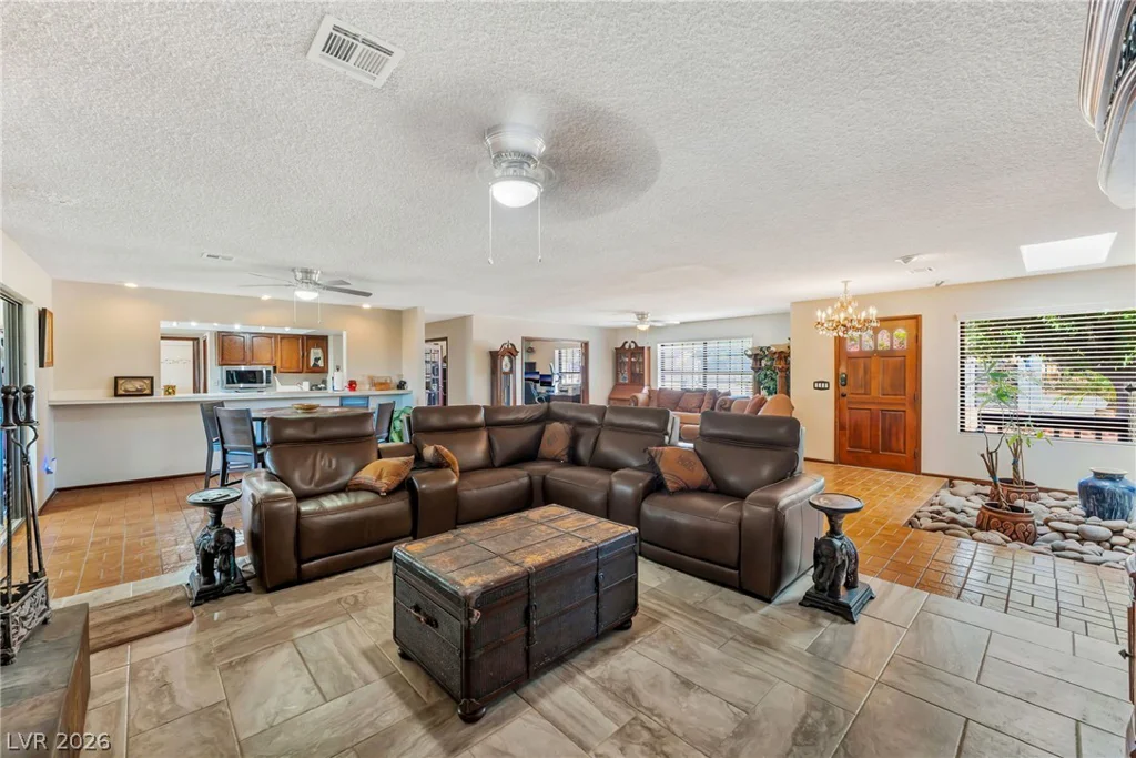 9015 Hammer, Las Vegas, NV 89149