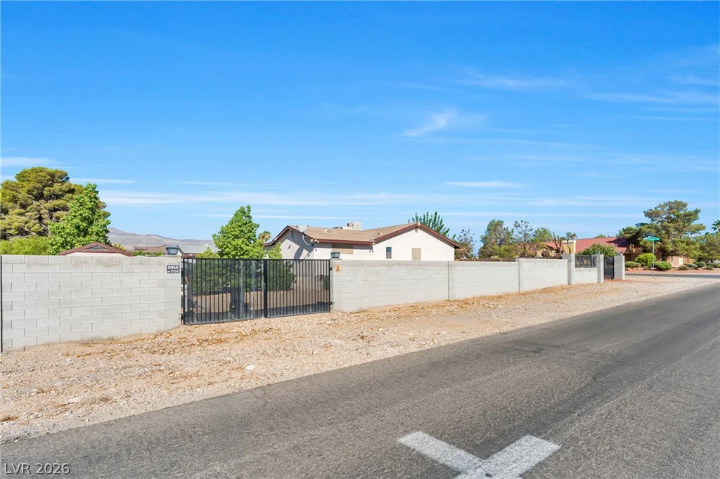 9015 Hammer, Las Vegas, NV 89149