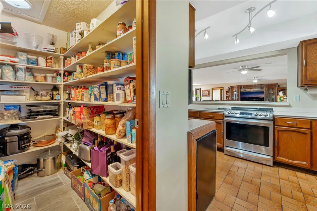 9015 Hammer, Las Vegas, NV 89149