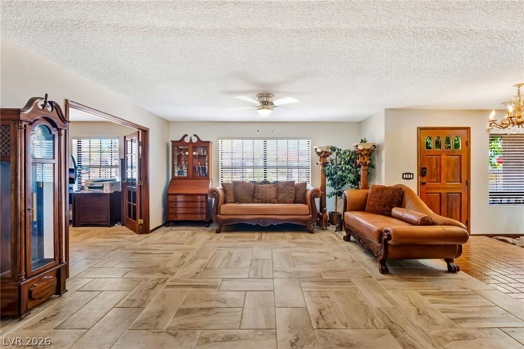 9015 Hammer, Las Vegas, NV 89149