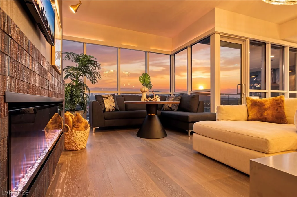 4525 Dean Martin, Las Vegas, NV 89103