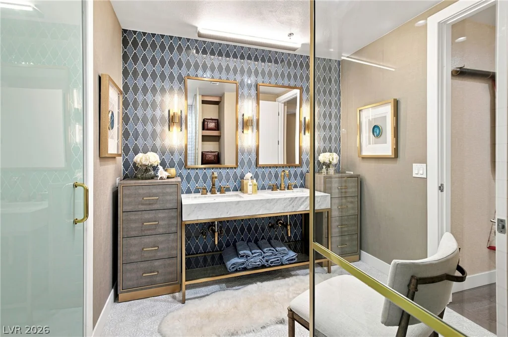 4525 Dean Martin, Las Vegas, NV 89103