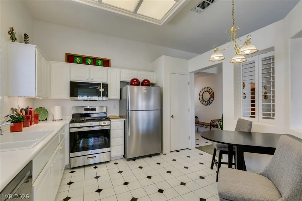 511 Winding Oak, Henderson, NV 89012