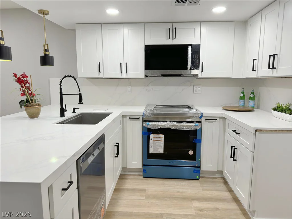2471 Old Forge, Las Vegas, NV 89121
