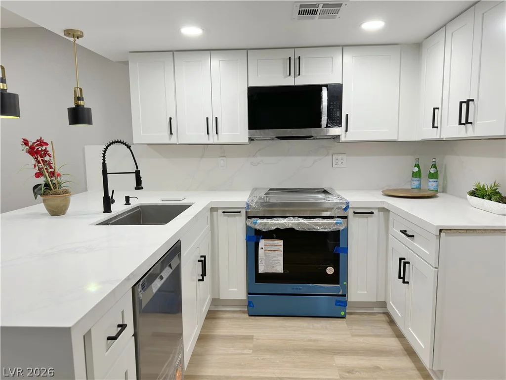 2471 Old Forge, Las Vegas, NV 89121