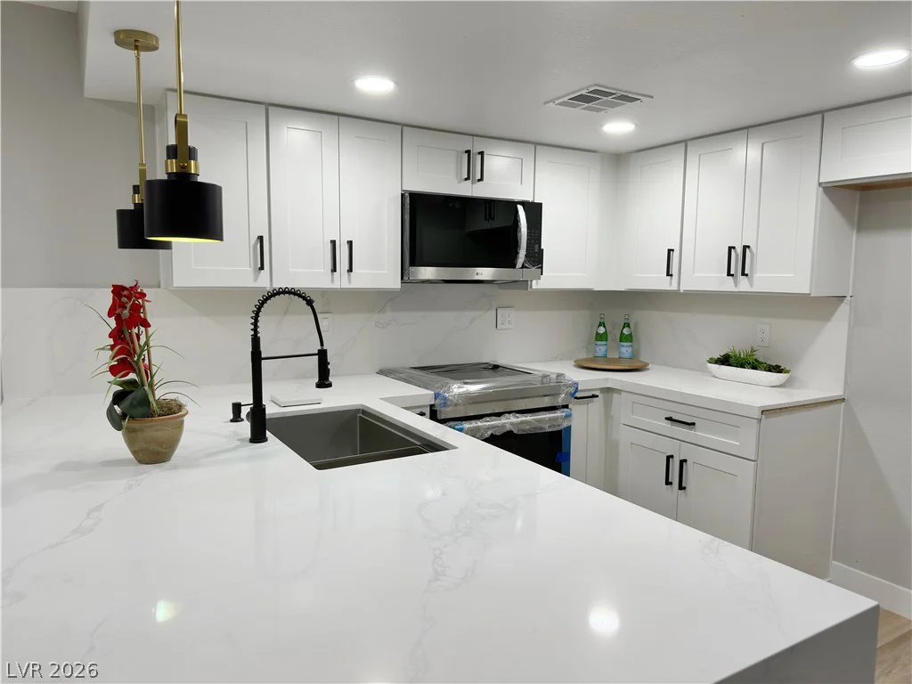 2471 Old Forge, Las Vegas, NV 89121