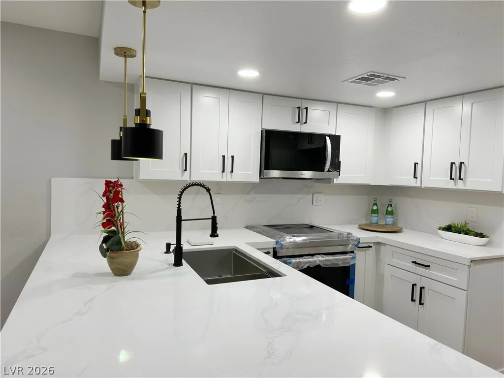 2471 Old Forge, Las Vegas, NV 89121