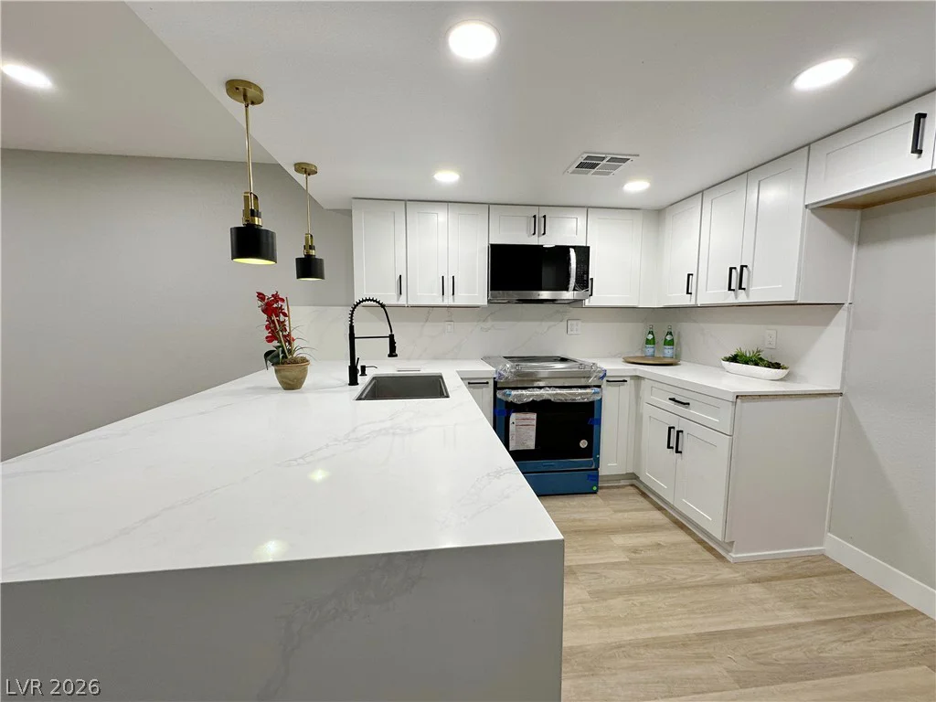2471 Old Forge, Las Vegas, NV 89121