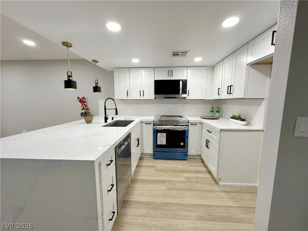 2471 Old Forge, Las Vegas, NV 89121