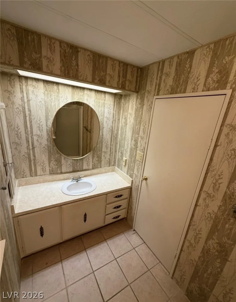 4556 Royal Ridge, Las Vegas, NV 89103