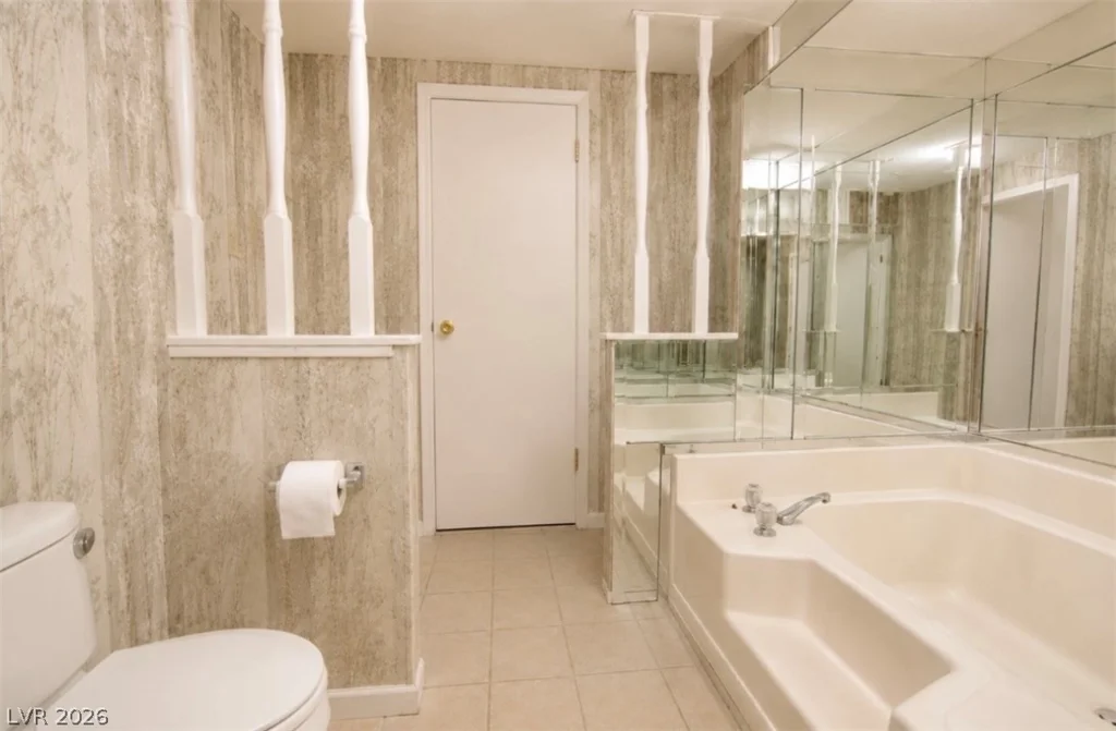 4556 Royal Ridge, Las Vegas, NV 89103