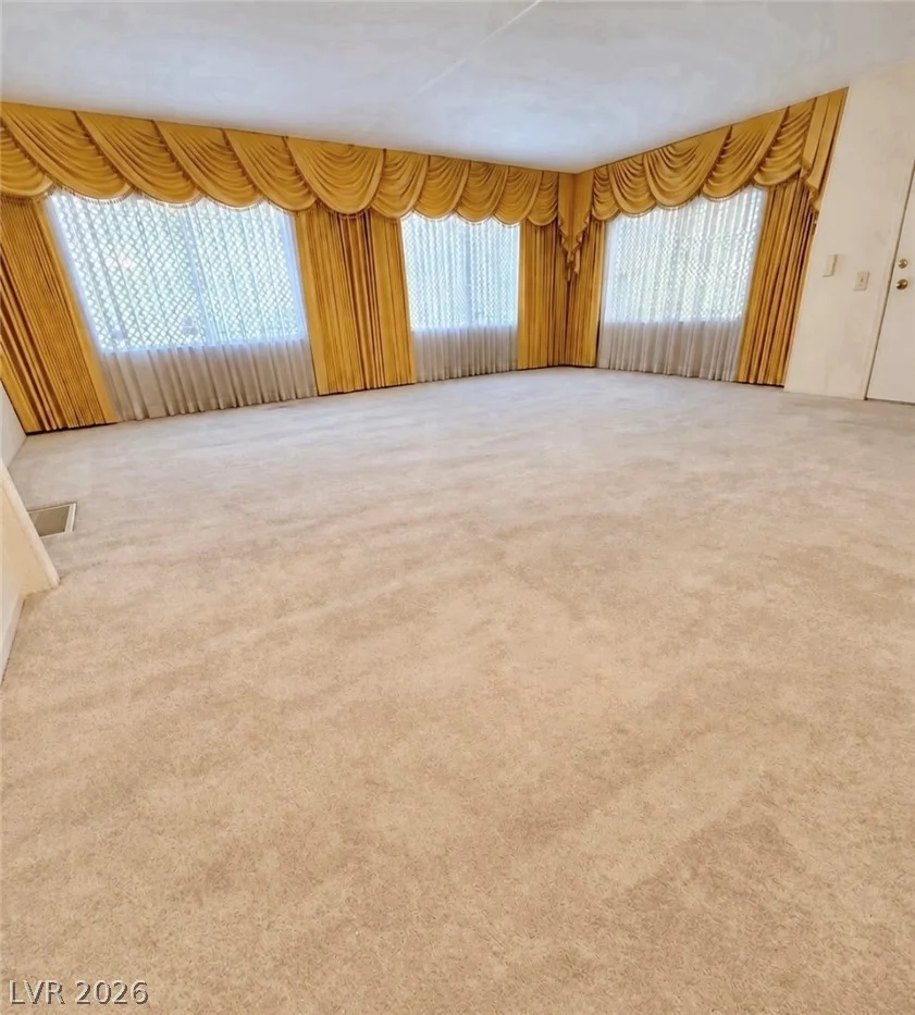 4556 Royal Ridge, Las Vegas, NV 89103