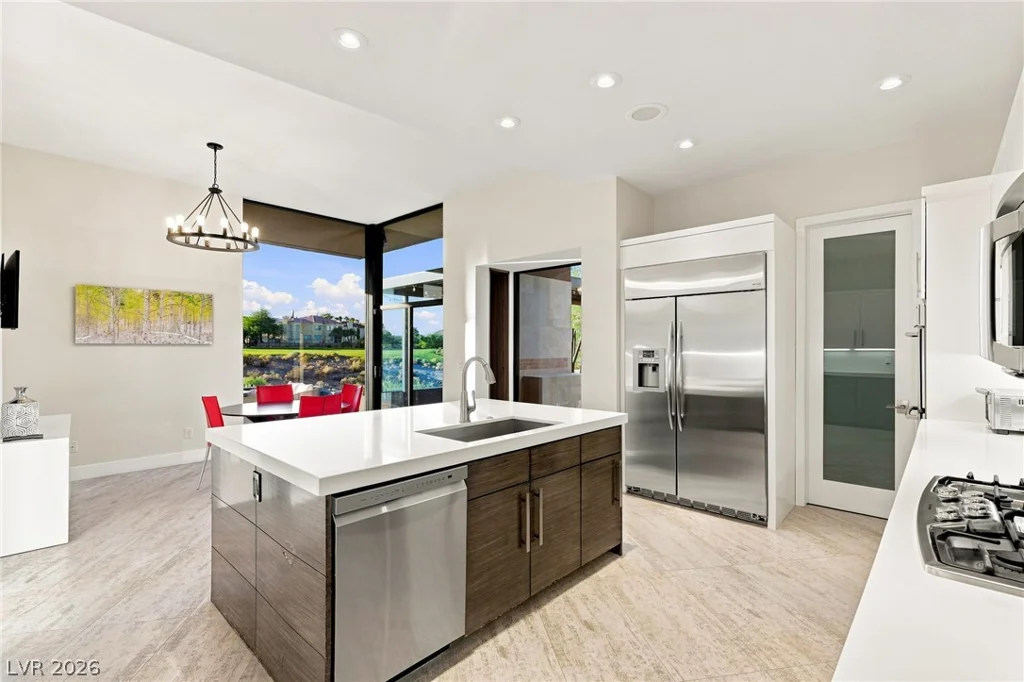 1529 Champion Hills, Las Vegas, NV 89134