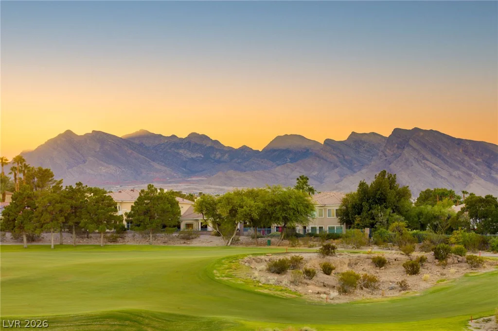 1529 Champion Hills, Las Vegas, NV 89134