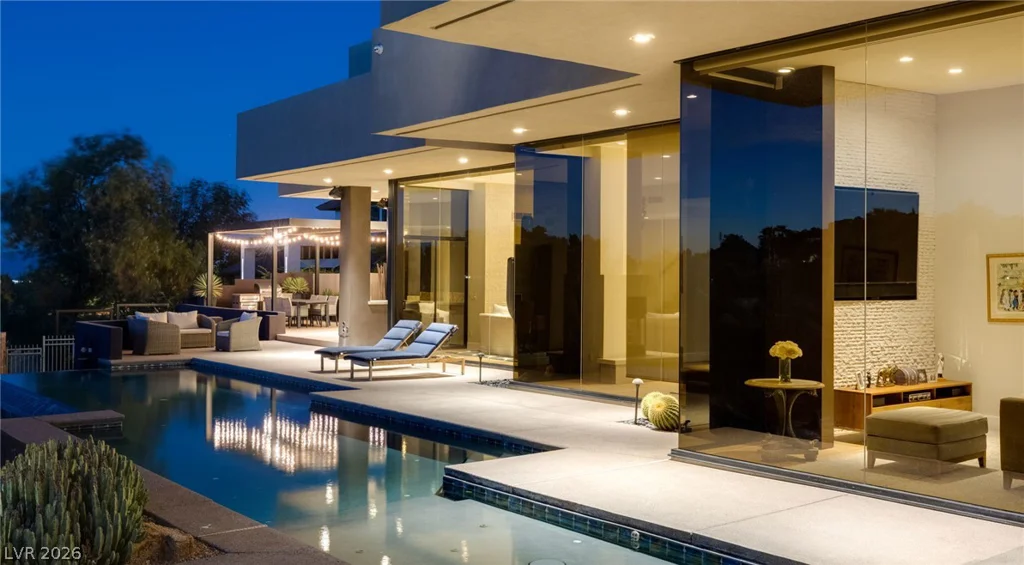 1529 Champion Hills, Las Vegas, NV 89134