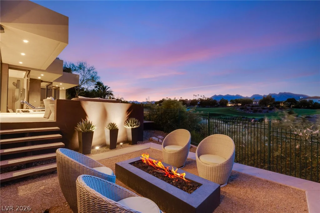 1529 Champion Hills, Las Vegas, NV 89134