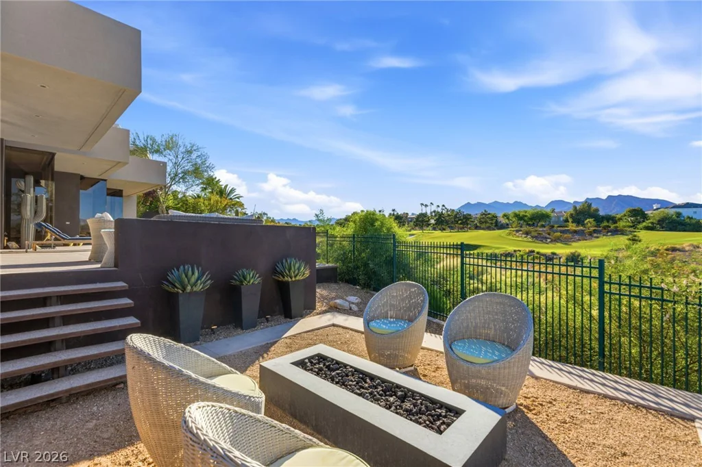 1529 Champion Hills, Las Vegas, NV 89134