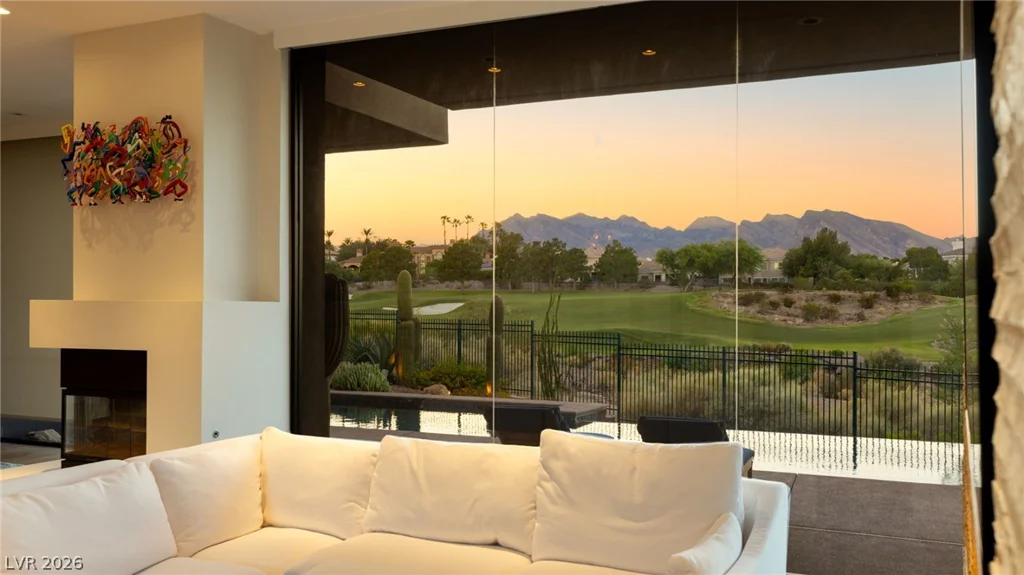 1529 Champion Hills, Las Vegas, NV 89134