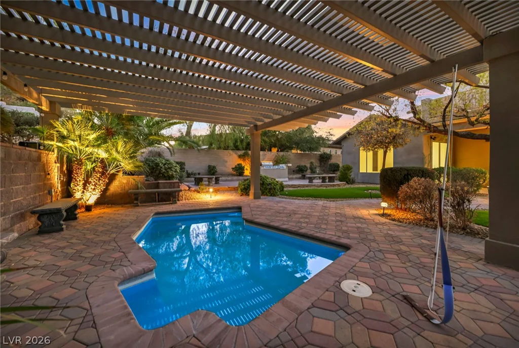 17 Winding, Henderson, NV 89052