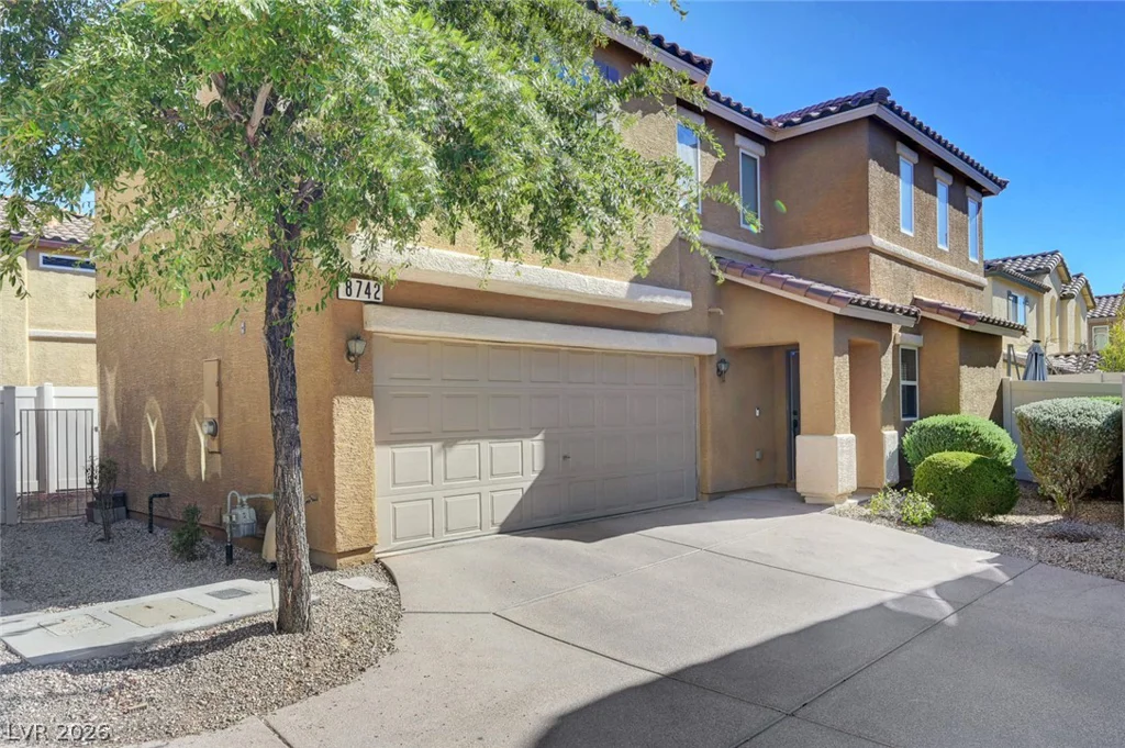 8742 Brindisi Park, Las Vegas, NV 89148
