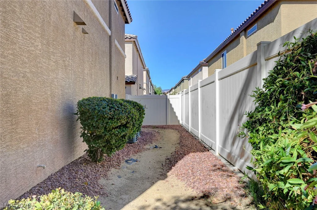 8742 Brindisi Park, Las Vegas, NV 89148