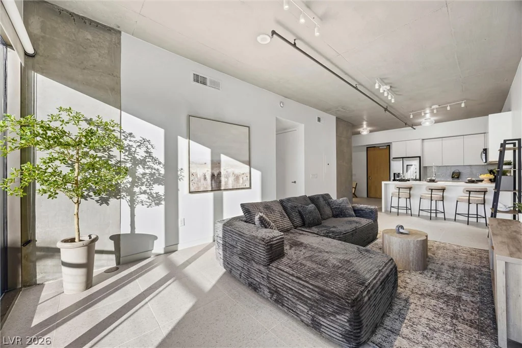 353 Bonneville, Las Vegas, NV 89101