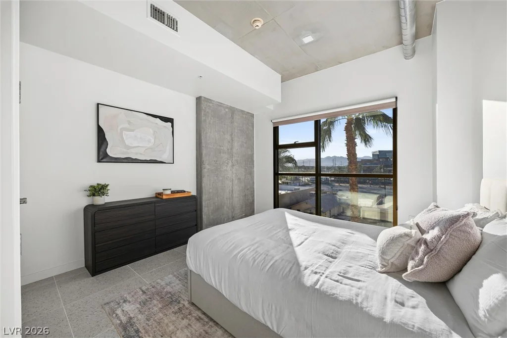 353 Bonneville, Las Vegas, NV 89101