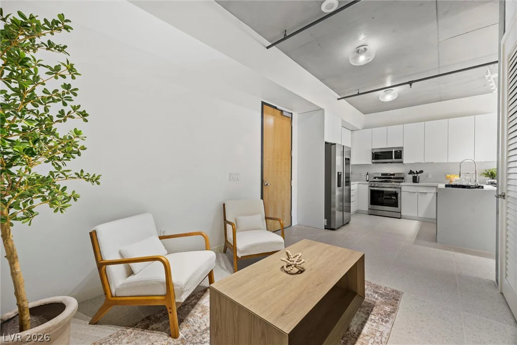353 Bonneville, Las Vegas, NV 89101