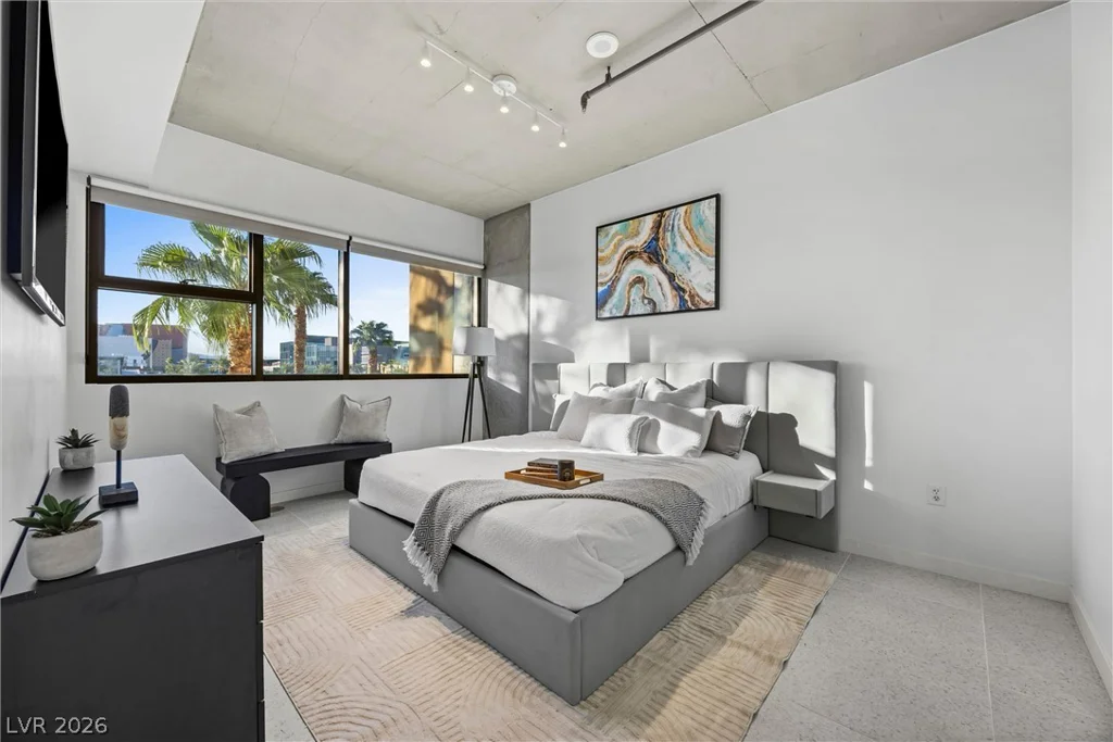 353 Bonneville, Las Vegas, NV 89101