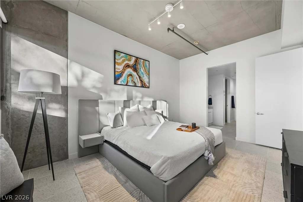 353 Bonneville, Las Vegas, NV 89101