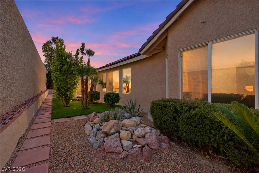 686 Fynn Valley, Las Vegas, NV 89148