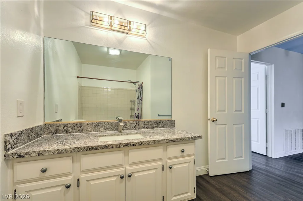 2851 Valley View, Las Vegas, NV 89102