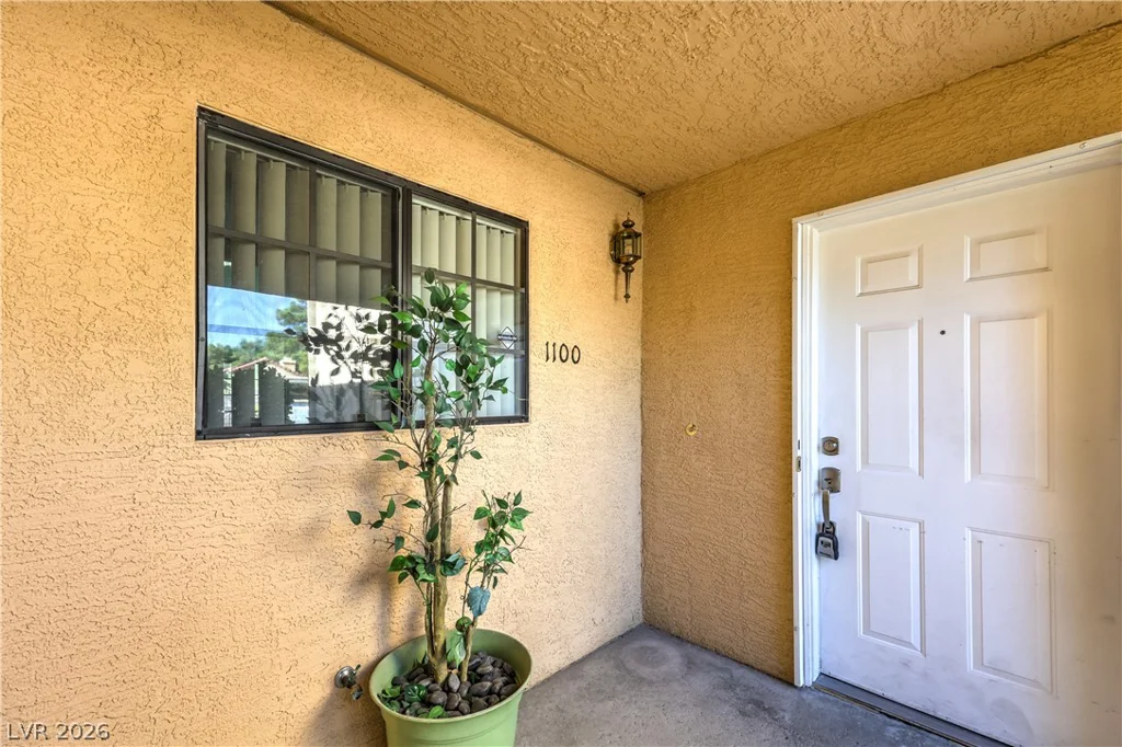 2851 Valley View, Las Vegas, NV 89102