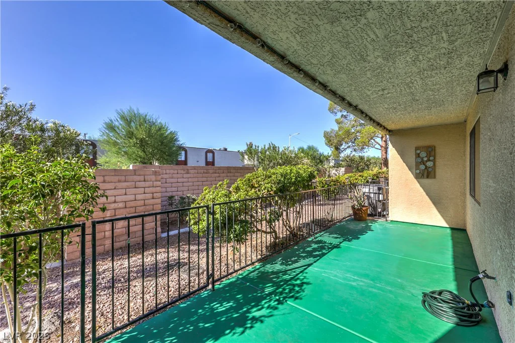 2851 Valley View, Las Vegas, NV 89102