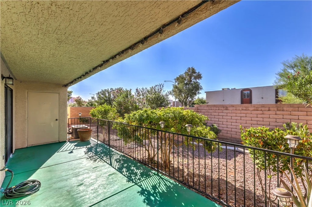 2851 Valley View, Las Vegas, NV 89102