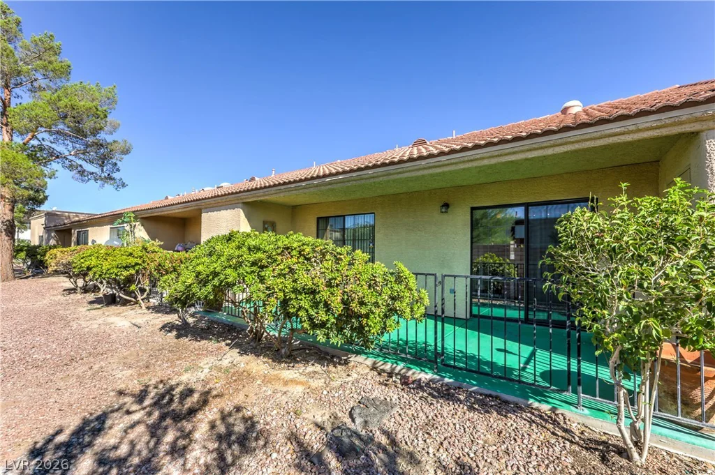 2851 Valley View, Las Vegas, NV 89102