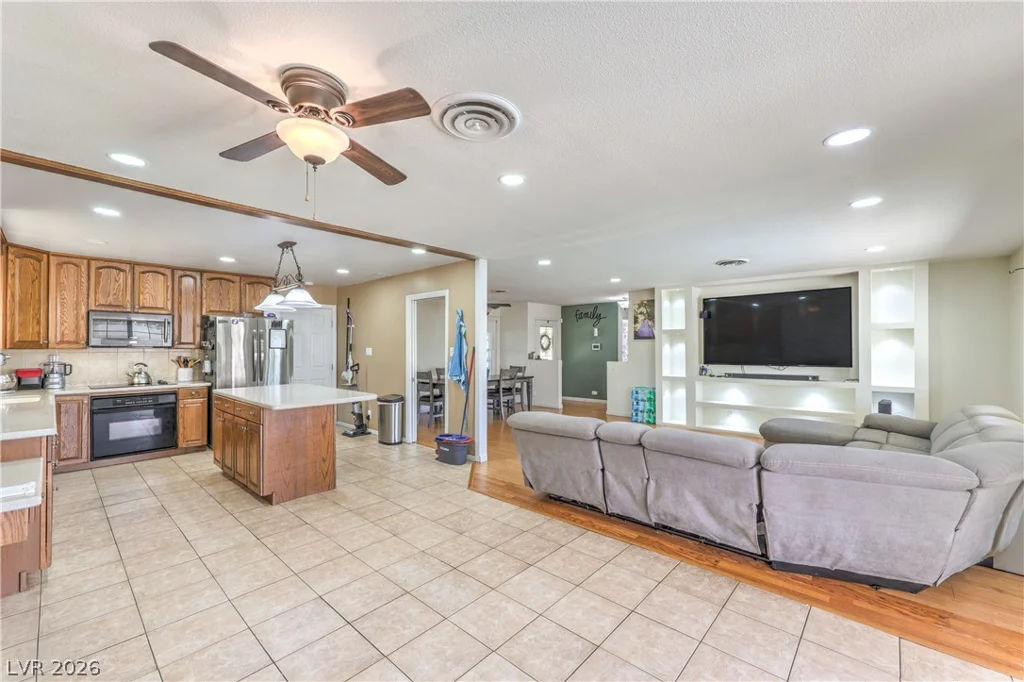 4161 Royalhill, Las Vegas, NV 89121